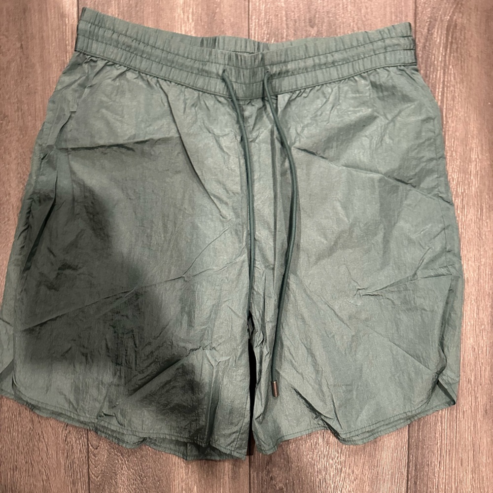 Woman’s windbreaker Shorts